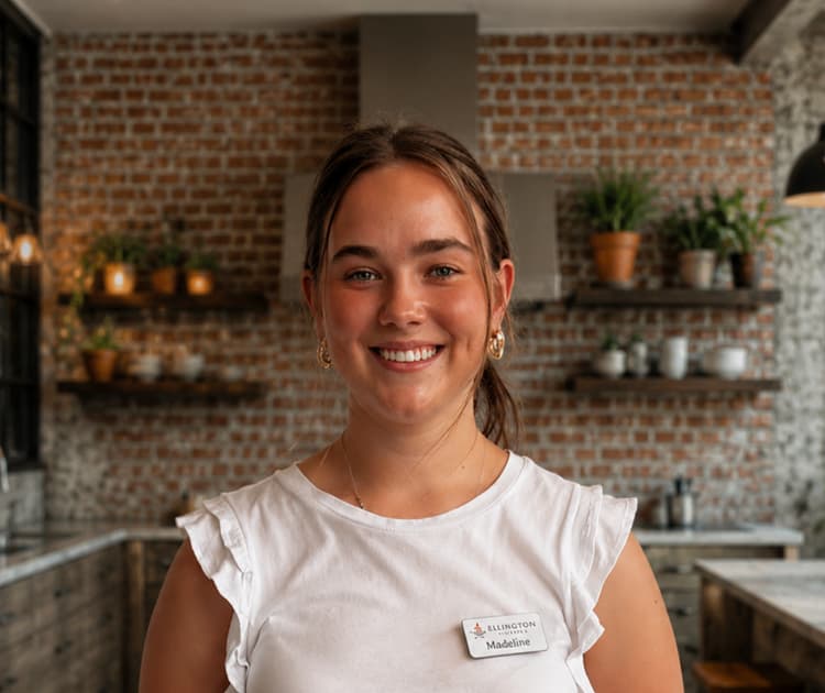 Madeline Clatterbuck, Catering Associate
